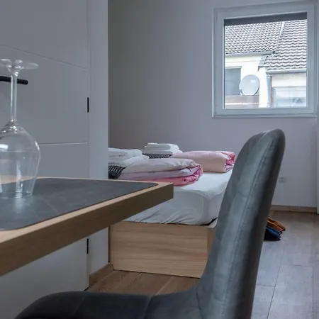Luani Appartments קרפלד